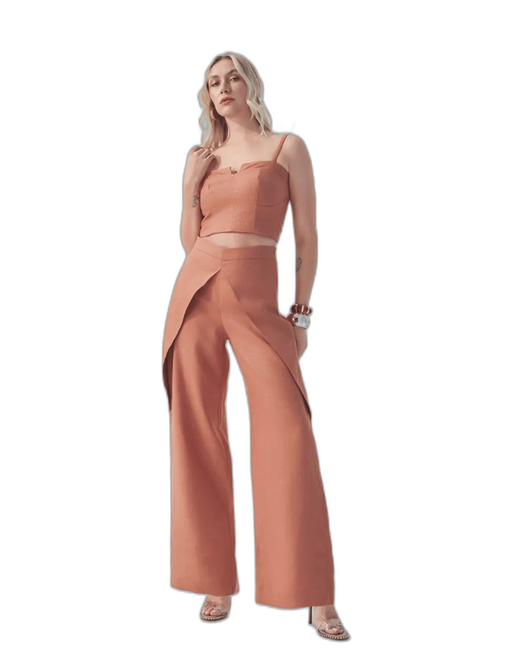 Calça Tati, na modelo