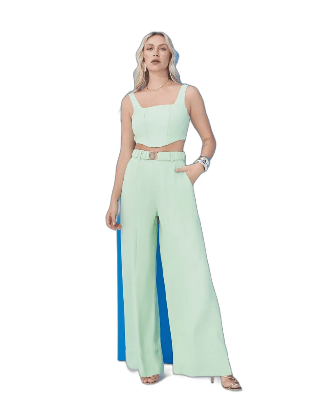 Cropped de Crepe Patou Sarah, na modelo