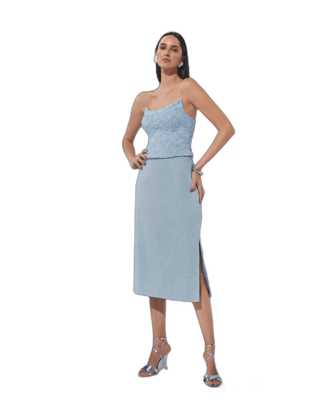 Cropped de flores 3D Zaya Azul, na modelo