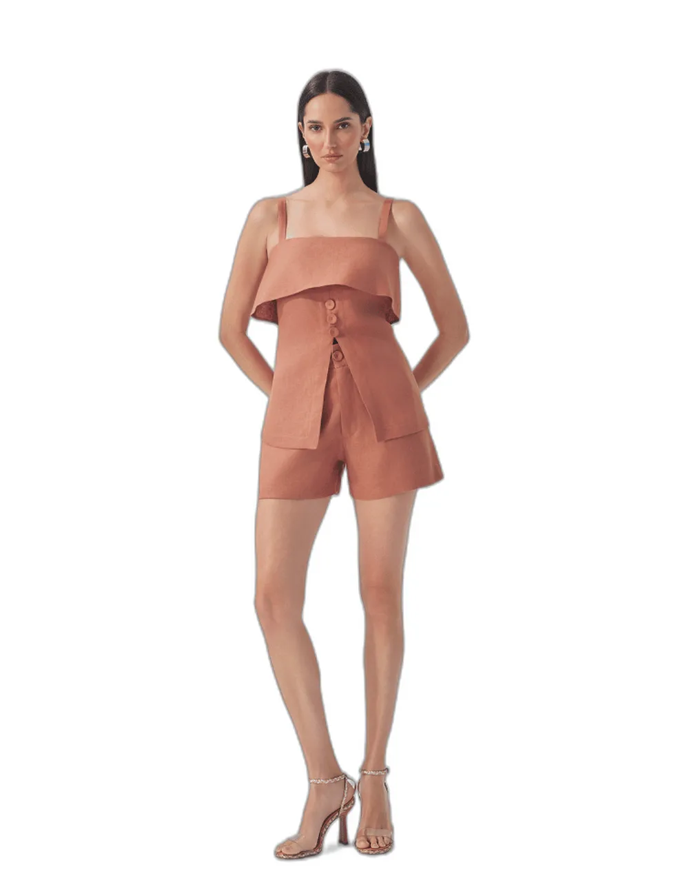 Short Linho 100% Ariane, na modelo