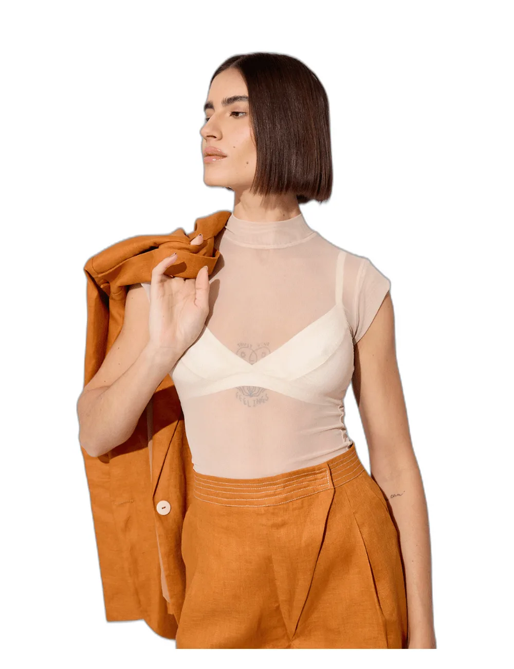 Short de linho 100% Ester, na modelo